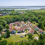 Ferienhaus Freesenbruch Reihenhaus 6 - Delfin Ostseeheilbad Zingst